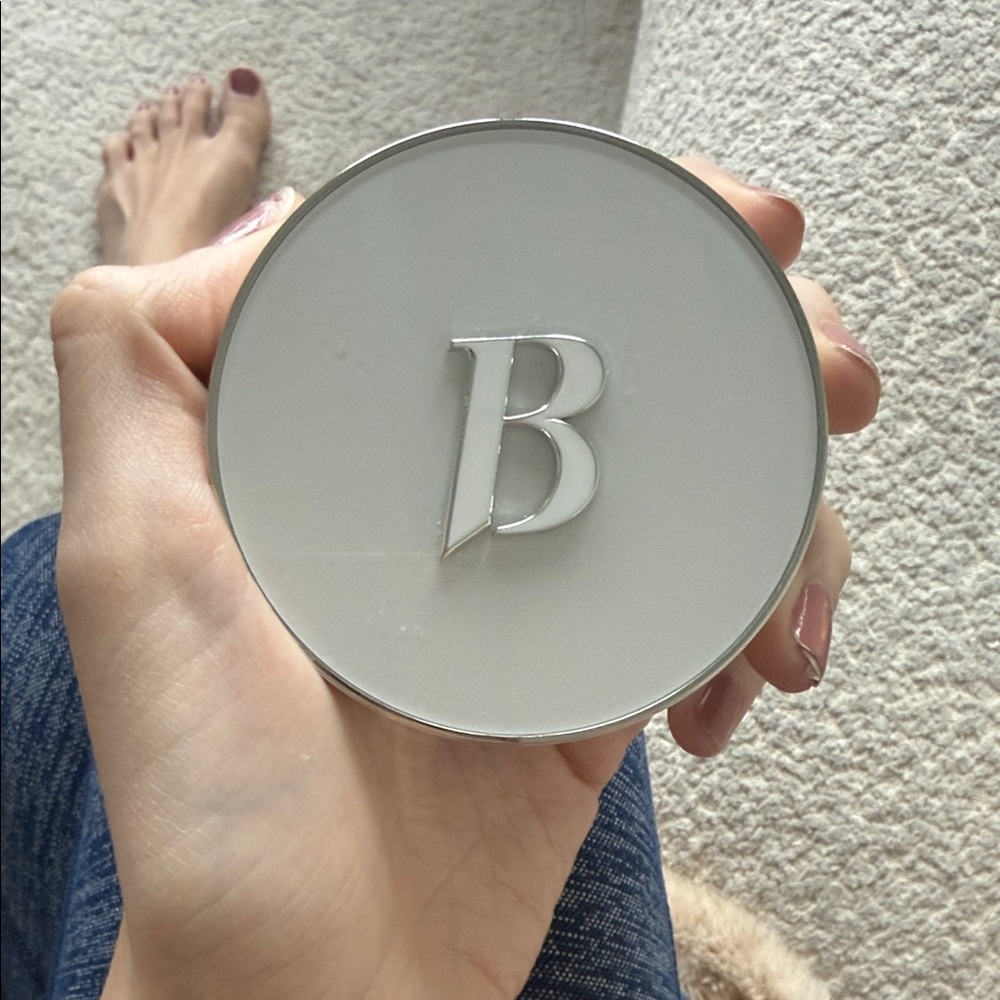 Banila Co foundation Makeup Case - Silver